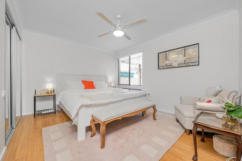 Guesthouse In W Gosford Centre - Tourism Caloundra 3