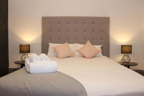 Guildford Hotel - Tourism Caloundra 2