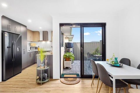 Guildford Family Hideaway - Tourism Caloundra 1