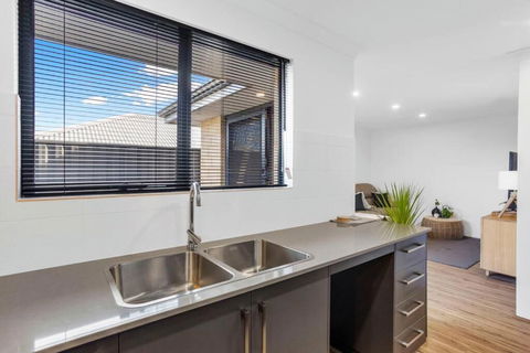 Guildford Family Hideaway - Tourism Caloundra 3