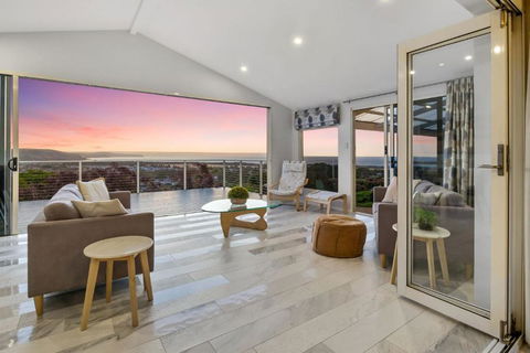 Gulf View Retreat - 11 Hewett Close - Tourism Caloundra 0