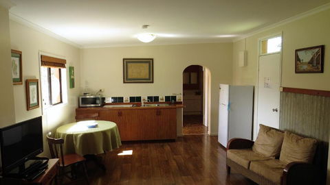 Gumtree On Gillies Bed And Breakfast - Tourism Caloundra 2
