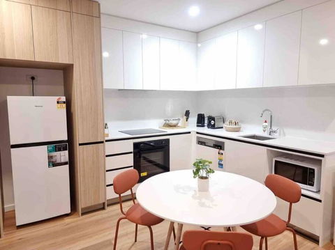 Gungahlin Center-1 Bedroom New Stylish Unit - Tourism Caloundra 2