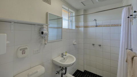 Gunnedah Motor Inn - Tourism Caloundra 1