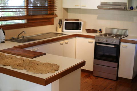Guwarri Bayside Retreat - Tourism Caloundra 2