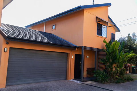 Gwydir Court 1 - Tourism Caloundra 4