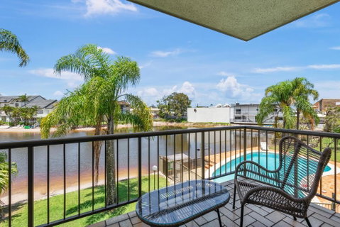 HACIENDA- CANAL VIEWS AND COMFORT - Tourism Caloundra 3