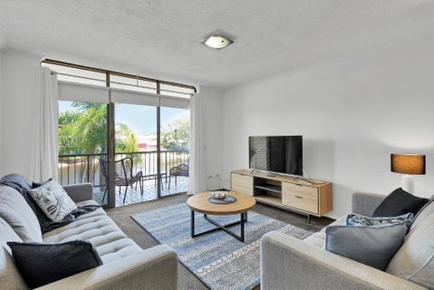 HACIENDA- CANAL VIEWS AND COMFORT - Tourism Caloundra 2