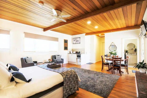 Hahndorf Lodge Pioneer Suite - Main Street Hahndorf On Site Secure Parking - Tourism Caloundra 2