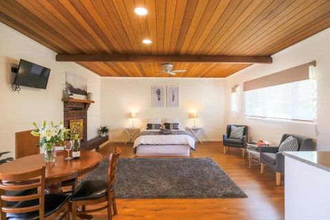 Hahndorf Lodge Pioneer Suite - Main Street Hahndorf On Site Secure Parking - Tourism Caloundra 1
