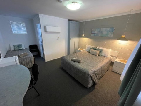 Hatton Vale Motel - Tourism Caloundra 0