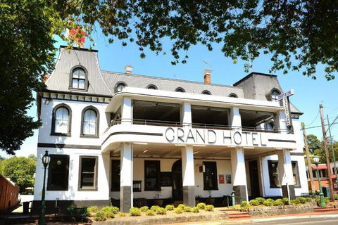 Grand Hotel Healesville - Tourism Caloundra 1