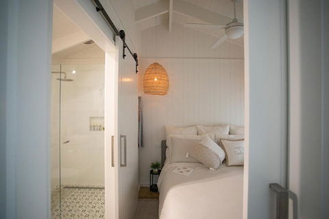 Gumnut Cottage Gippsland - Tiny Romantic Escape W King Bed Mountain Views - Tourism Caloundra 4