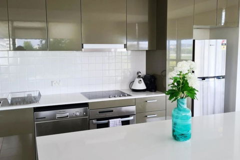 Grand 2BR Between ANU And City - Tourism Caloundra 4