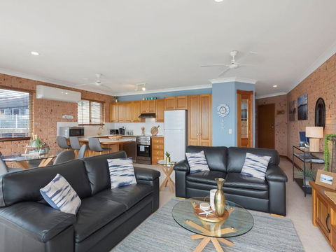 Grand Pacific 2 Unit 4 -Omaroo - First Floor - Tourism Caloundra 1