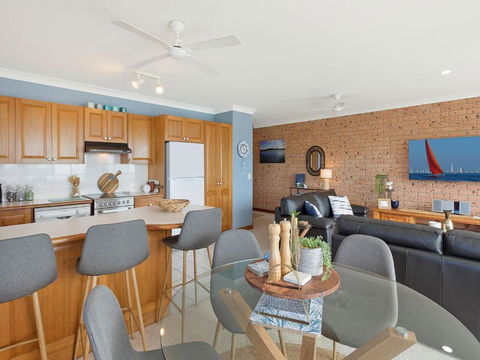 Grand Pacific 2 Unit 4 -Omaroo - First Floor - Tourism Caloundra 2