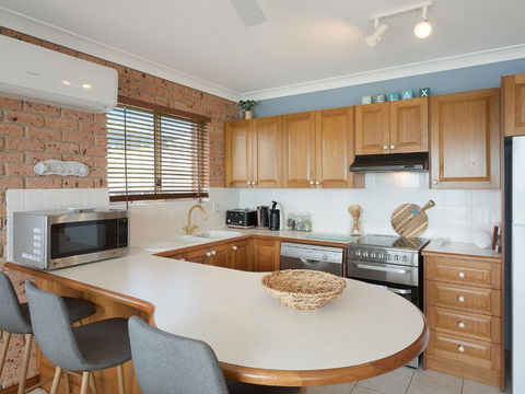 Grand Pacific 2 Unit 4 -Omaroo - First Floor - Tourism Caloundra 4