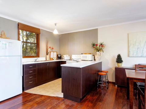 Gumtree Cottage Hawks Nest - Tourism Caloundra 3