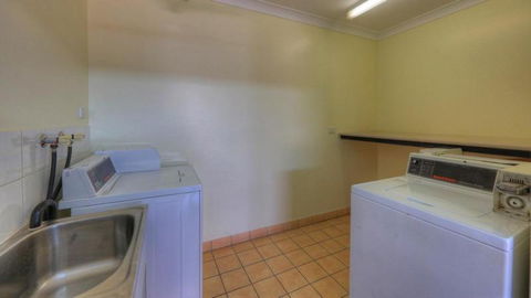Heritage Lodge Motel - Tourism Caloundra 1