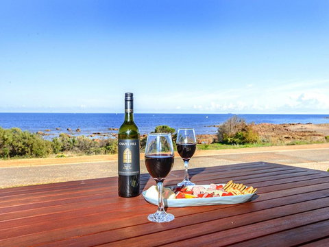 High Tide - Beachfront Pet-friendly - Tourism Caloundra 3
