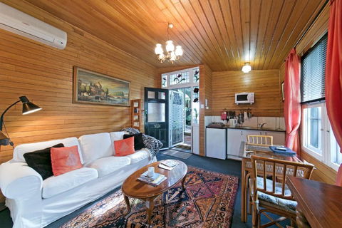 Hillside Country Retreat - Tourism Caloundra 0