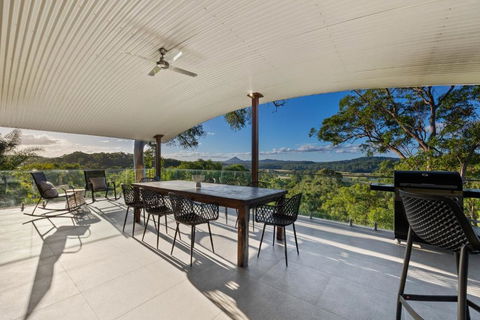 Hinterland Dreamers Poolside Retreat - Tourism Caloundra 1