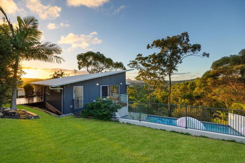 Hinterland Dreamers Poolside Retreat - Tourism Caloundra 3