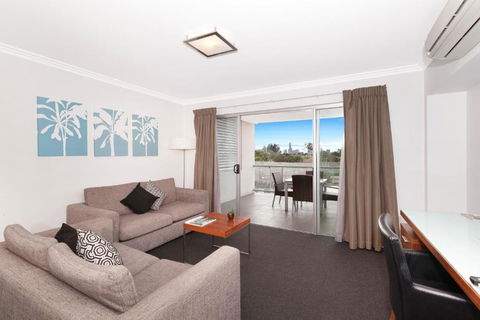 Hotel Chino - Tourism Caloundra 3