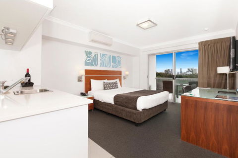 Hotel Chino - Tourism Caloundra 0
