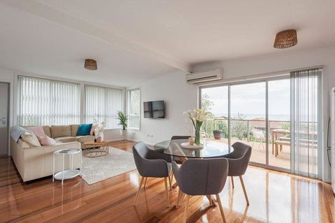 House On Hampson - Tourism Caloundra 0