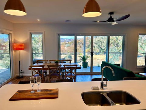 House On The Hill - Tourism Caloundra 0
