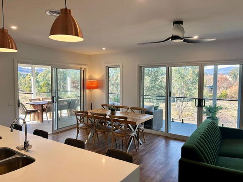 House On The Hill - Tourism Caloundra 1