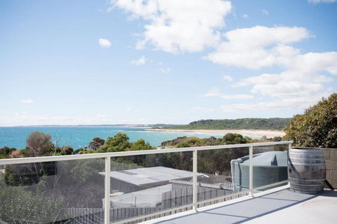 Idyllic Weymouth Retreat With Ocean Views - Tourism Caloundra 2