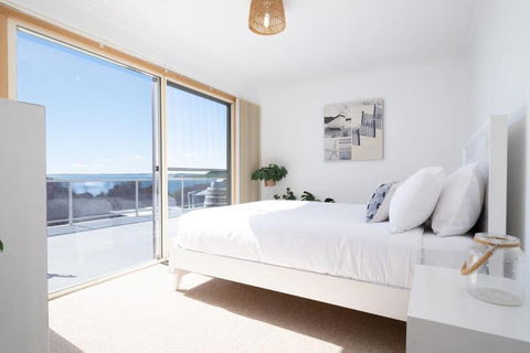 Idyllic Weymouth Retreat With Ocean Views - Tourism Caloundra 3