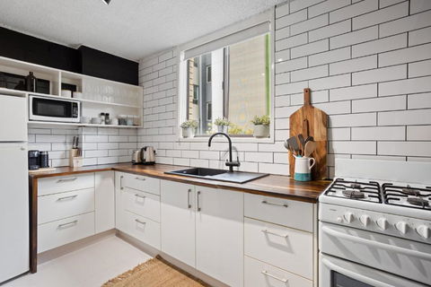Inner City Apartment Living In Quiet Location - Tourism Caloundra 1