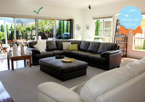 Into Freedom - Tourism Caloundra 0