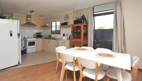 Investigator Beach Breeze Apartments U3 - Tourism Caloundra 1