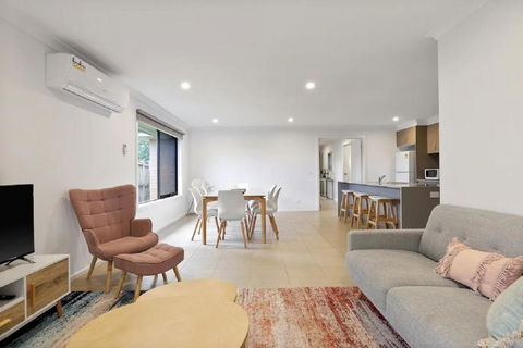 Island Life By Ready Set Stay - BYO LINEN & TOWELS - Tourism Caloundra 0