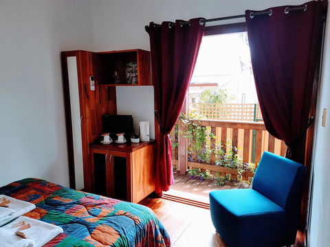 Admiral Stirling Inn - Tourism Caloundra 2