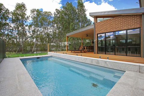 Adori Maloo - Bundalong - Tourism Caloundra 0