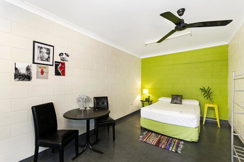 Adventurers Backpackers - Tourism Caloundra 2