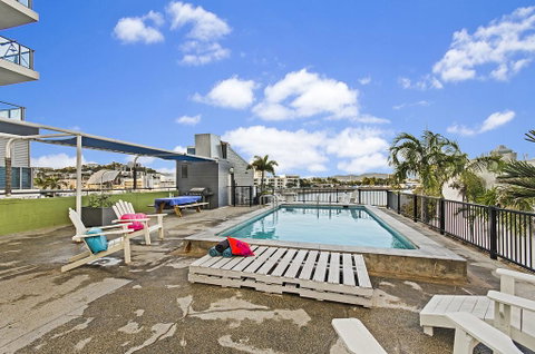 Adventurers Backpackers - Tourism Caloundra 0