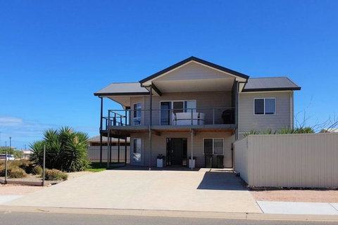 Agape Holiday Home - Tourism Caloundra 0