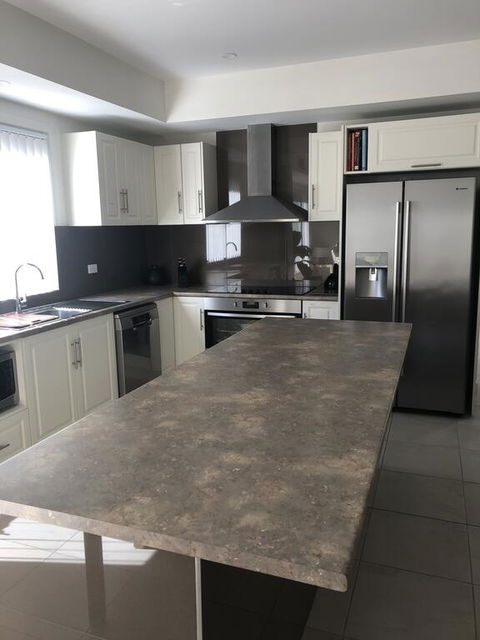 Agathas At Seacombe Gardens - Tourism Caloundra 1