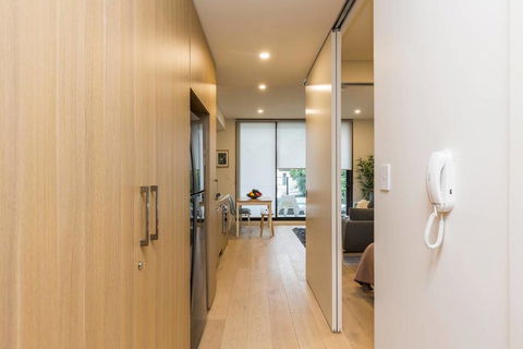 Air Conditioned One Bedroom With Pool Close To CBD - Tourism Caloundra 2