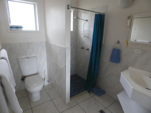 Airlie Court Units - Tourism Caloundra 2