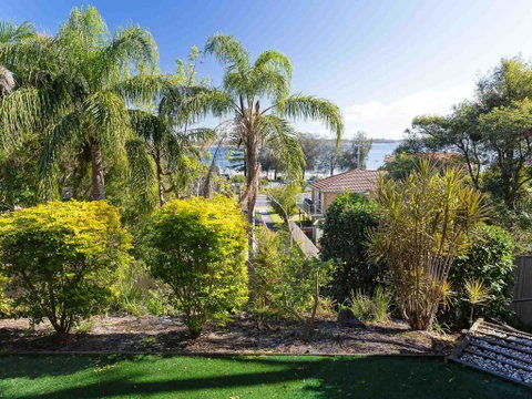 Aislinn' 3/273 Corrie Parade - Air Con, Water Views, BBQ - Tourism Caloundra 3