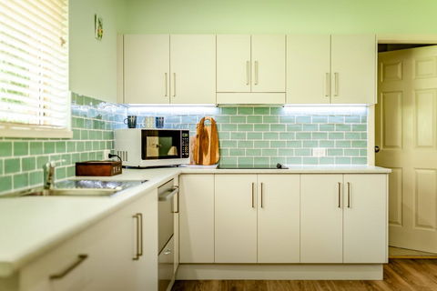 Alarks Nest Bed And Breakfast - Tourism Caloundra 3