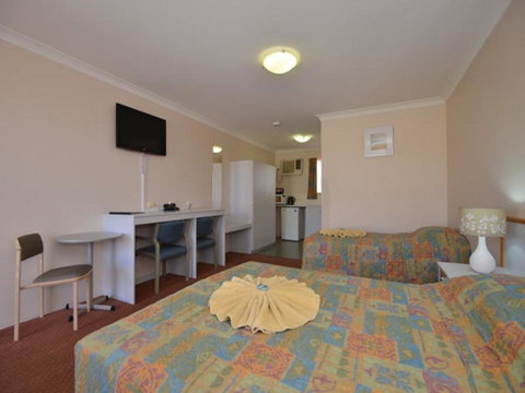 Albion Hotel - Tourism Caloundra 3