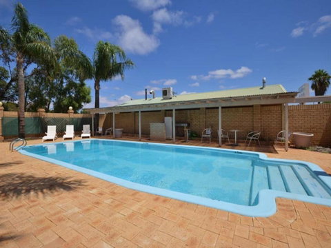Albion Hotel - Tourism Caloundra 0